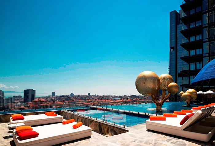 2025-yazinin-en-cool-beach-club-ve-havuzlari