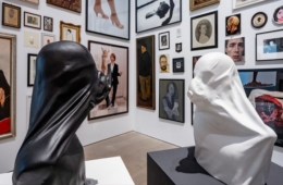 Arter, 13 Aralık Cumartesi 14:00’te Ugo Schiavi’nin eserinden ilhamla, Deniz Kulaksızoğlu yürütücülüğünde “Kalıp/Tekrar/Heykel” atölyesi düzenliyor.