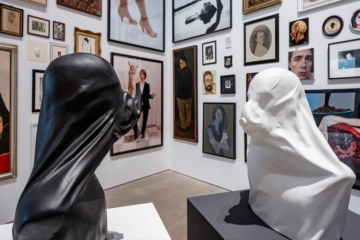 Arter, 13 Aralık Cumartesi 14:00’te Ugo Schiavi’nin eserinden ilhamla, Deniz Kulaksızoğlu yürütücülüğünde “Kalıp/Tekrar/Heykel” atölyesi düzenliyor.