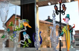 pera-muzesinde-isik-ve-cam-soleni