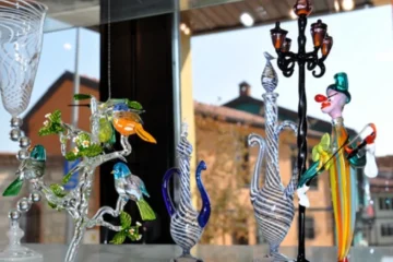 pera-muzesinde-isik-ve-cam-soleni