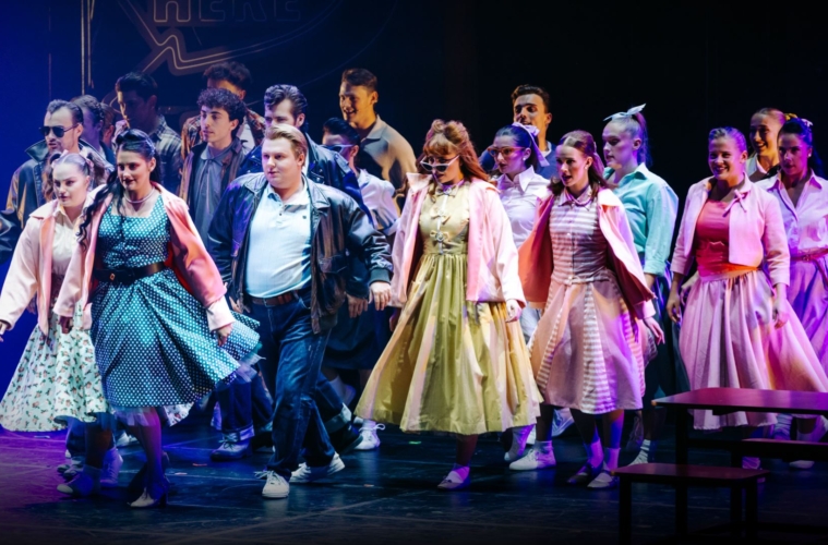 grease-muzikali-ile-tanisin