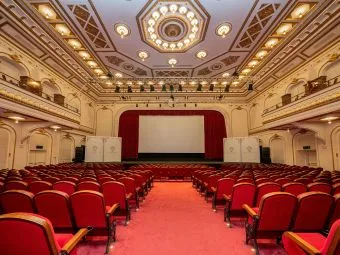 emek-sahnesinde-nisan