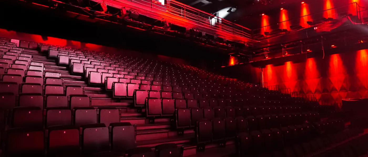 dasdasta-bir-tiyatro-soleni