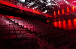 dasdasta-bir-tiyatro-soleni