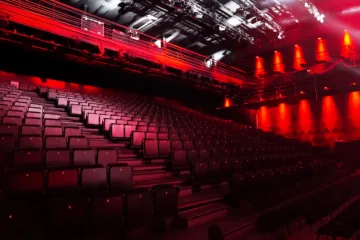 dasdasta-bir-tiyatro-soleni