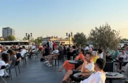 istanbul-kitapcisi-terasinda-caz-ruzgari-esiyor