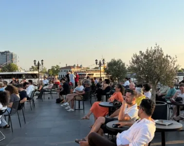 istanbul-kitapcisi-terasinda-caz-ruzgari-esiyor