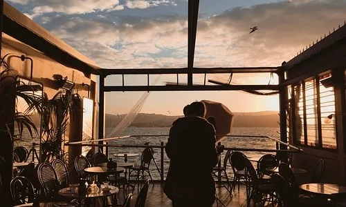 yagmurlu-gunlerde-istanbulun-keyifli-kafe-ve-barlari